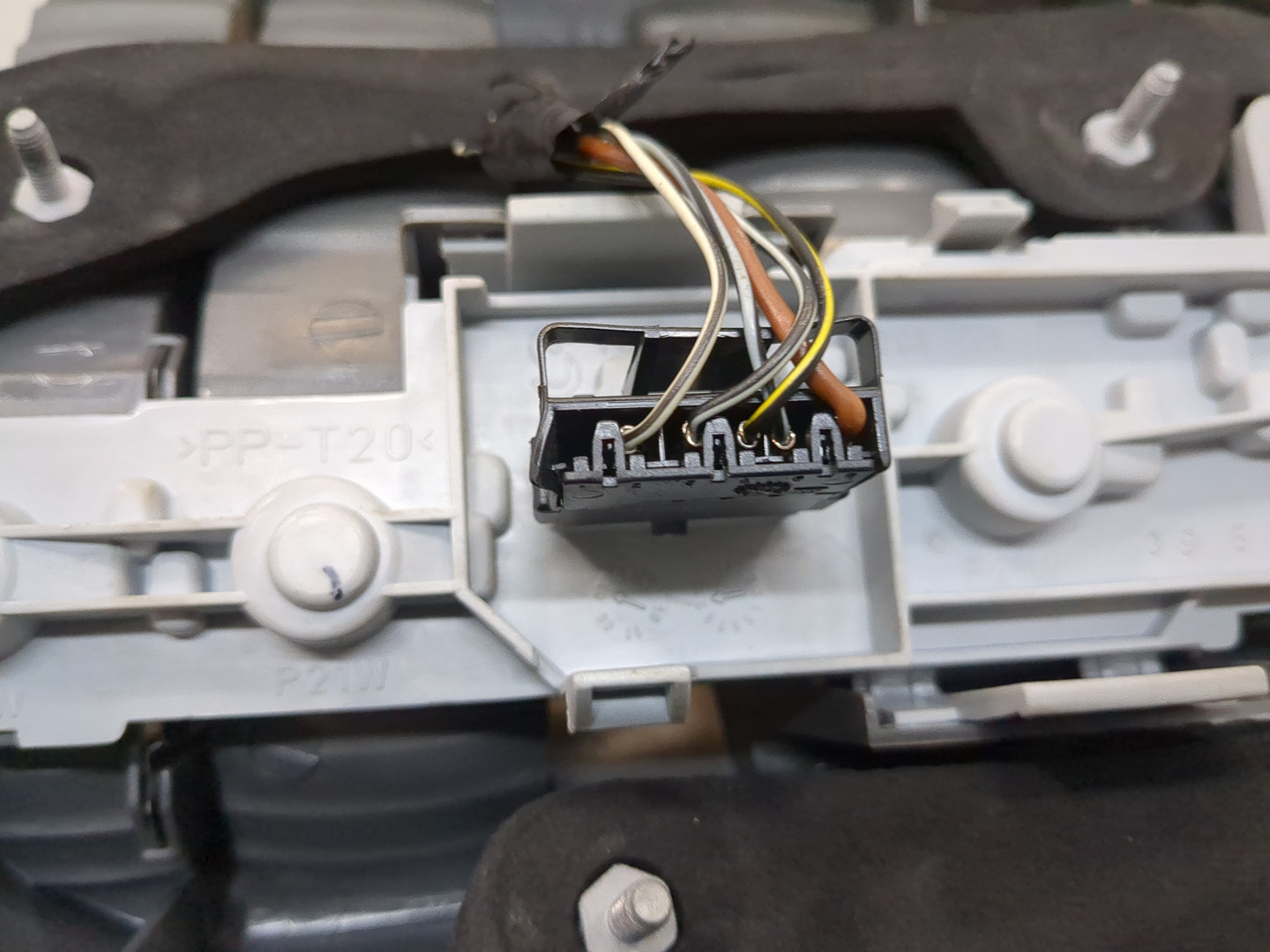 Фонарь задний правый