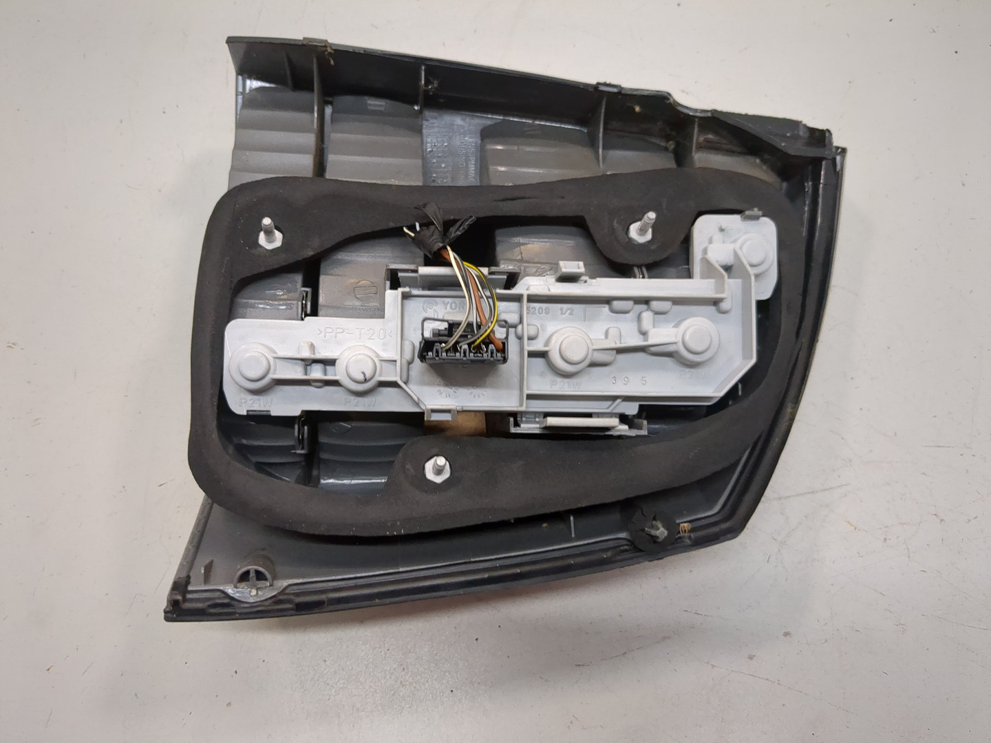 Фонарь задний правый