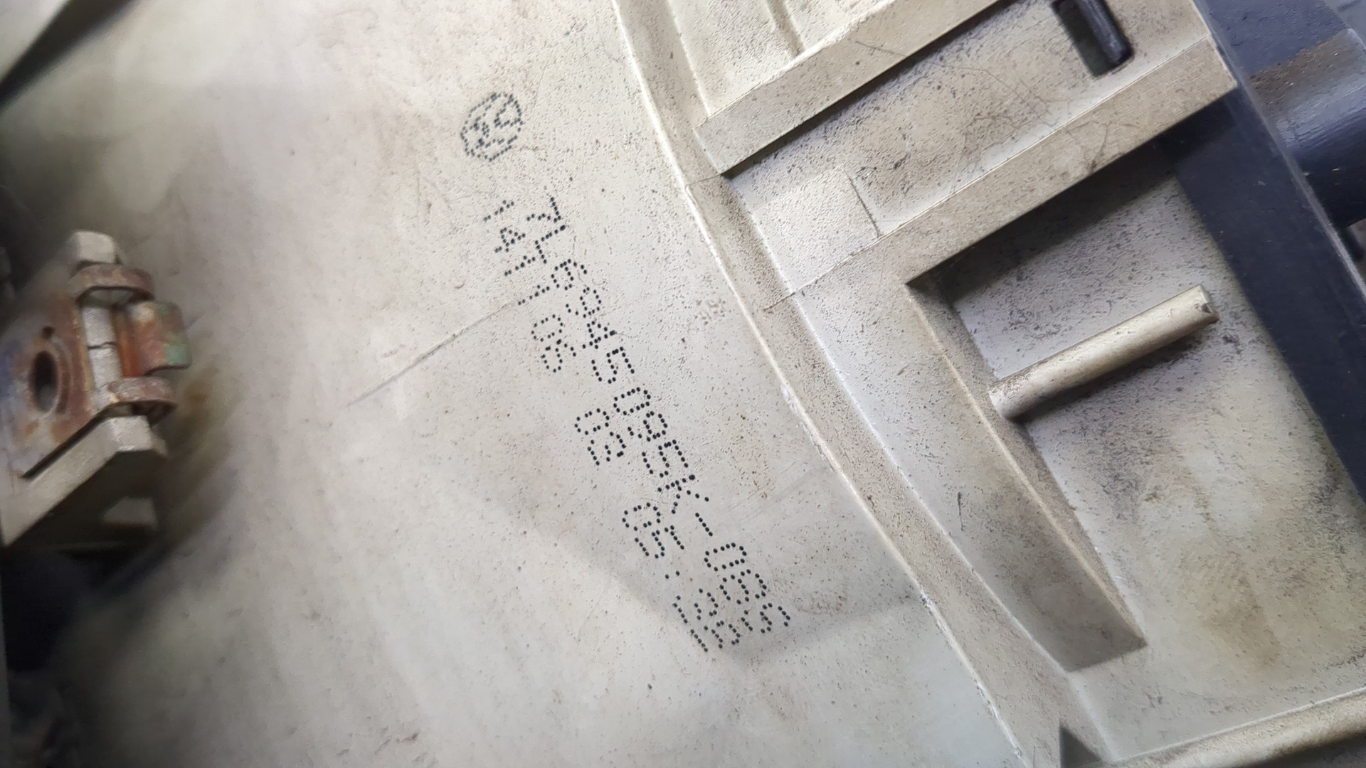 Фонарь задний левый