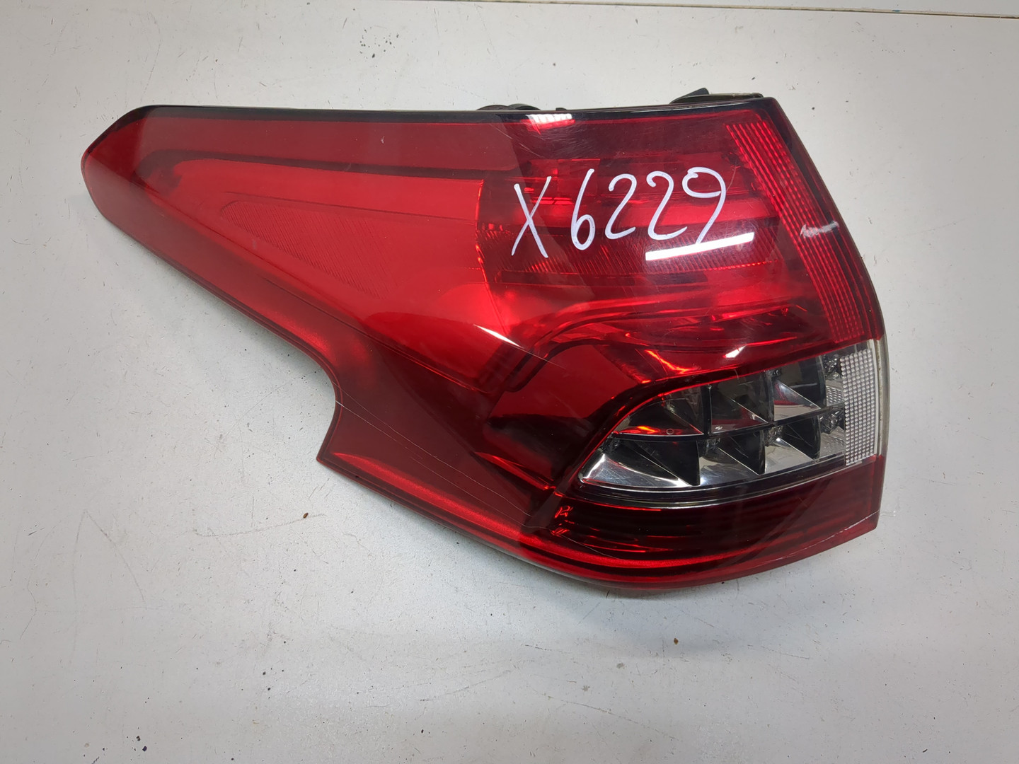 Фонарь задний левый