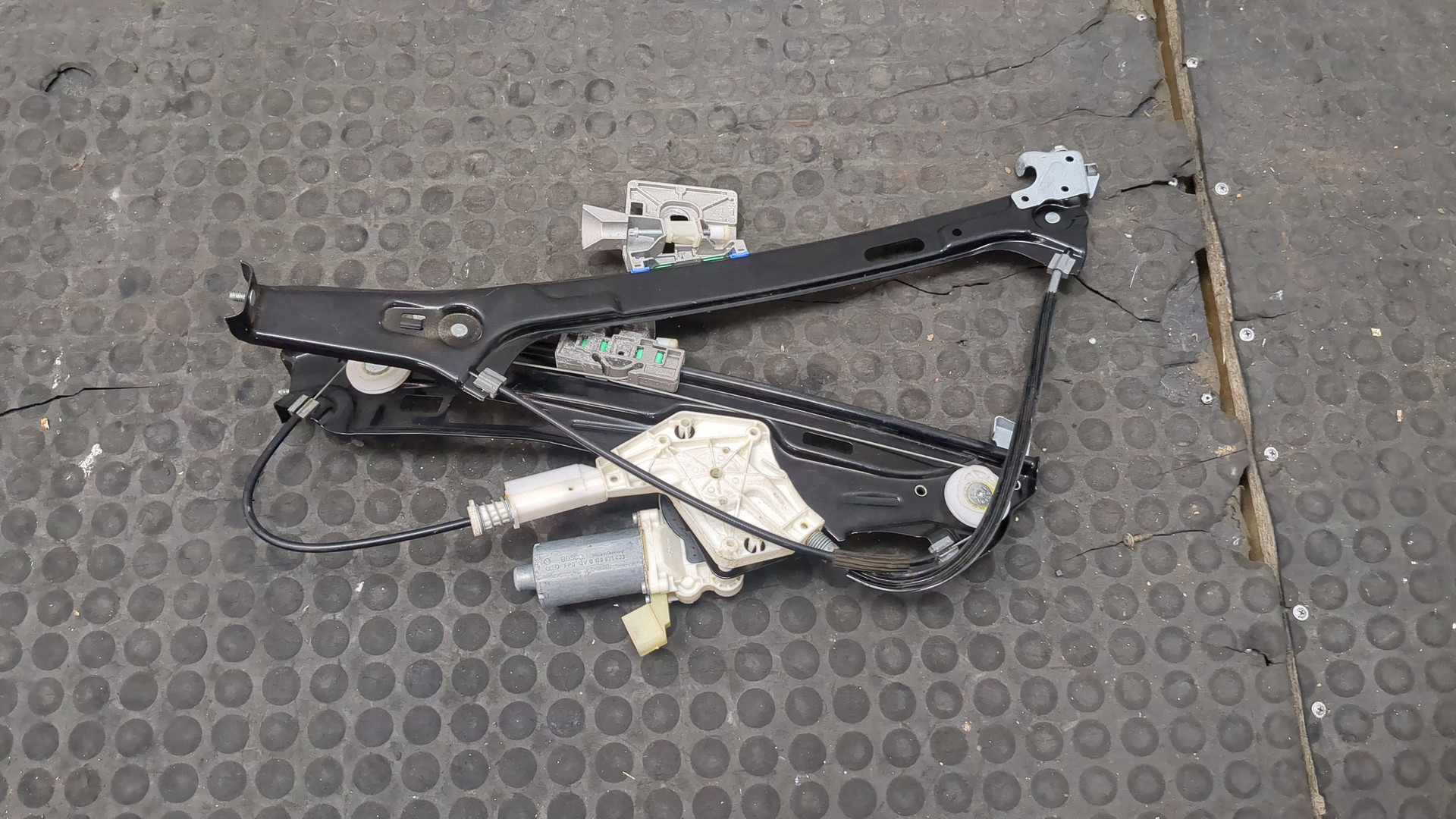 Стеклоподъемник электр. передний левый