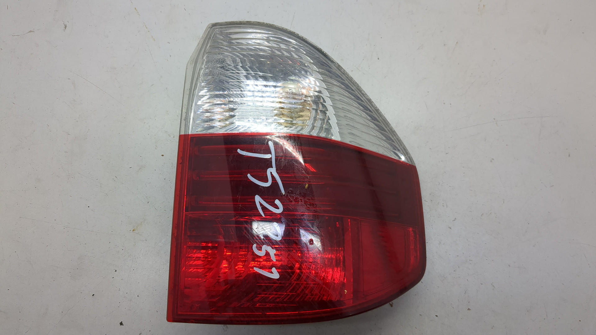 Фонарь задний правый