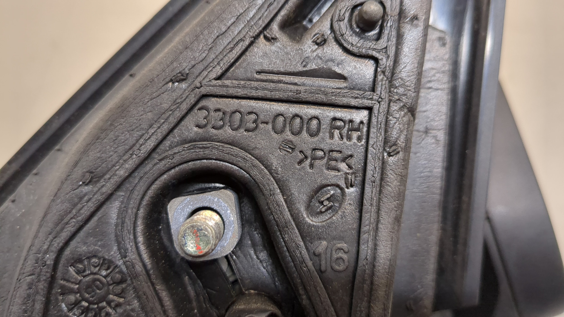 Зеркало правое электрическое