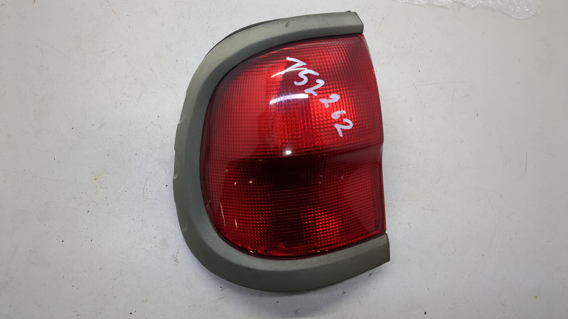 Фонарь задний левый