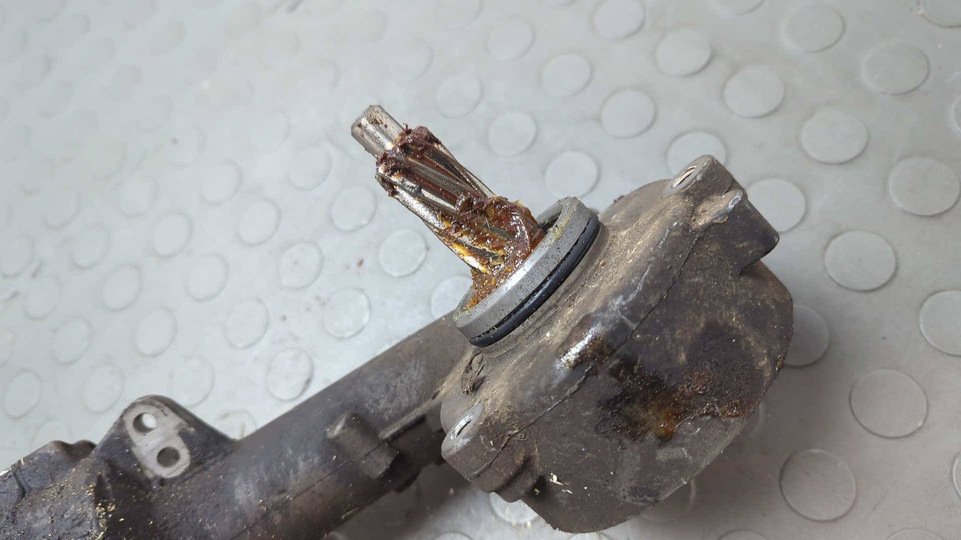 Серводвигатель рулевой рейки