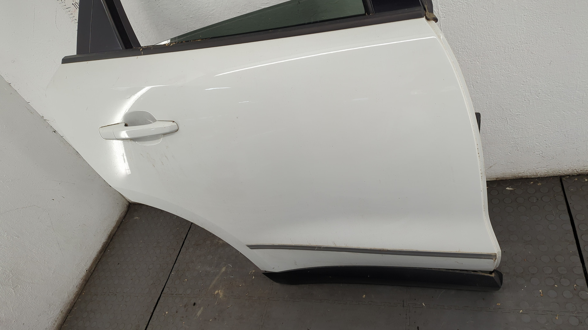 Дверь задняя правая