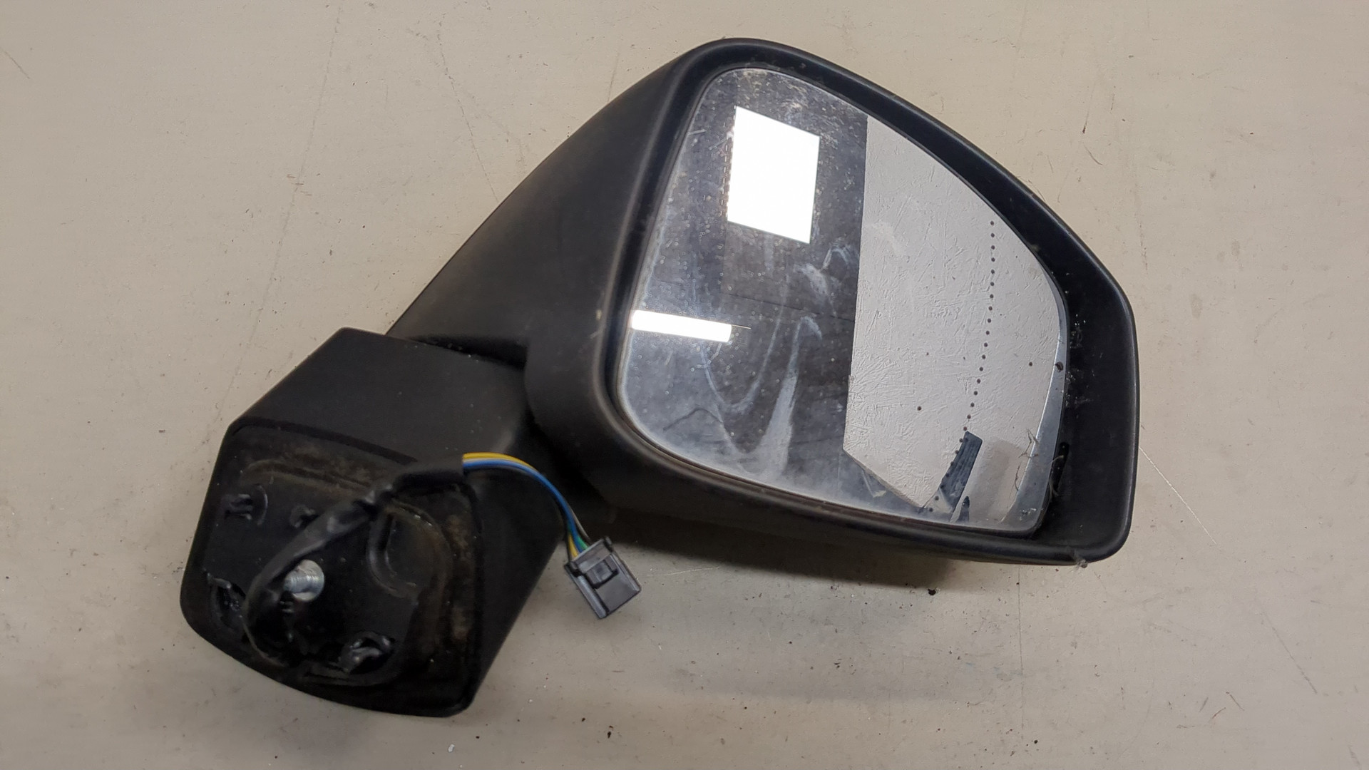 Зеркало правое электрическое