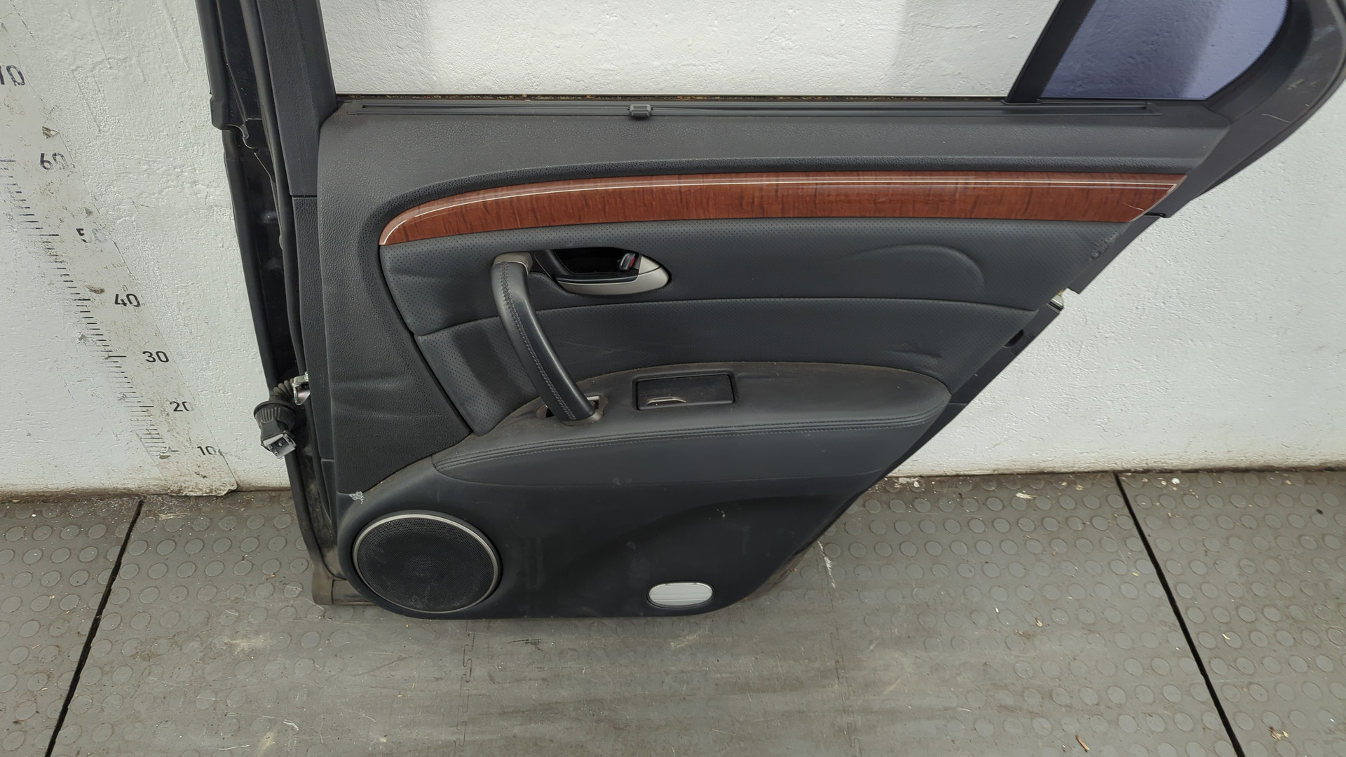 Дверь задняя правая