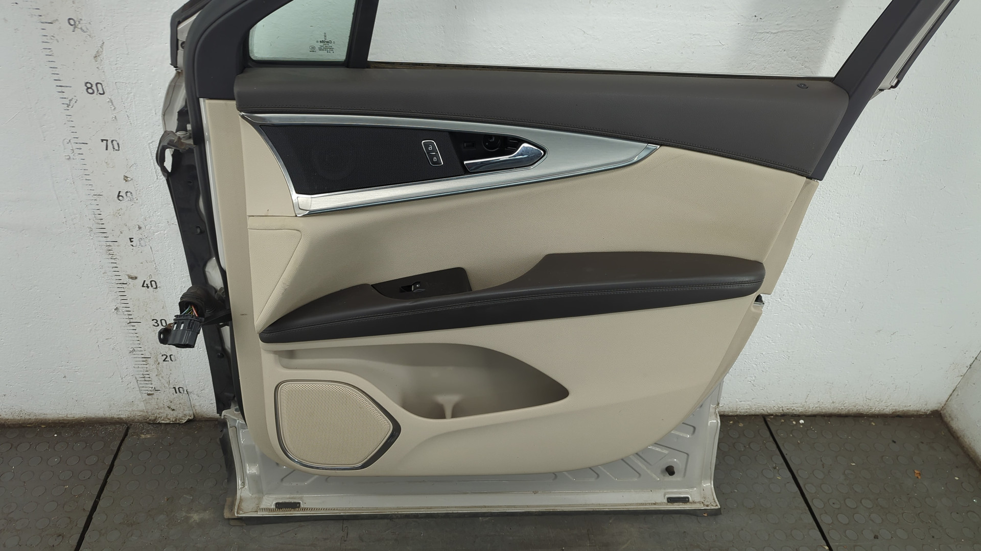 Дверь передняя правая