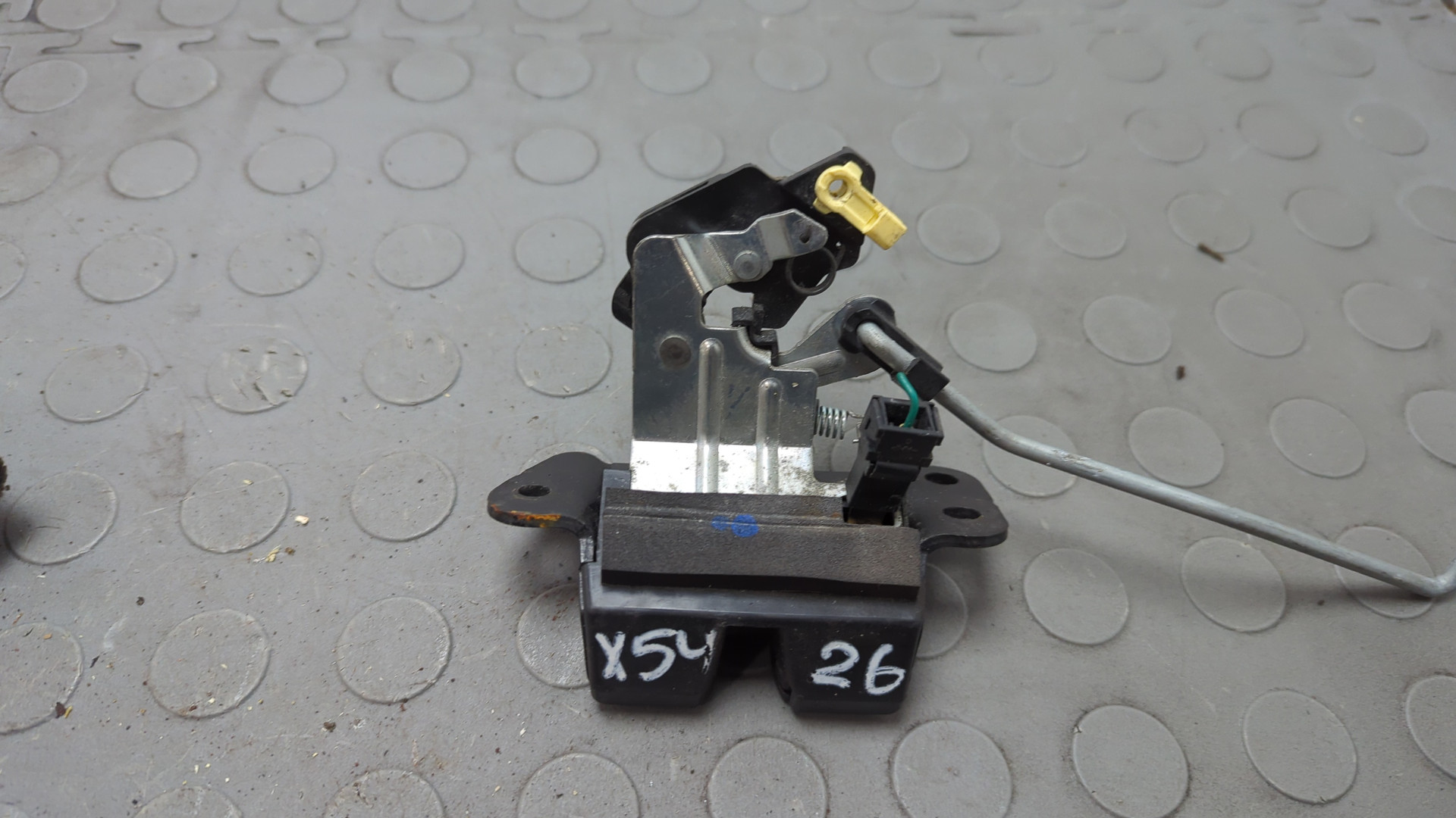 Замок багажника