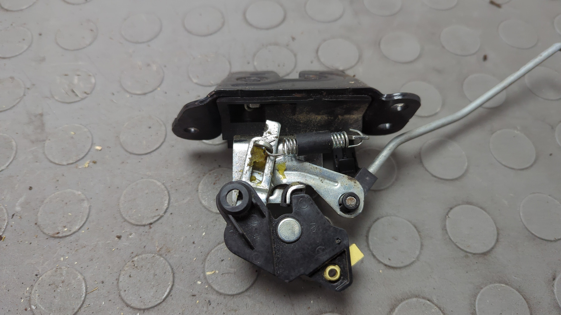 Замок багажника