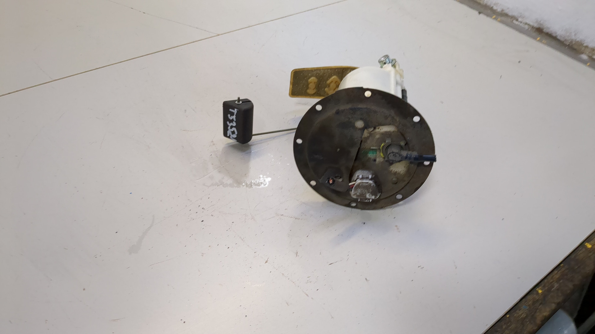 Насос топливный электрический