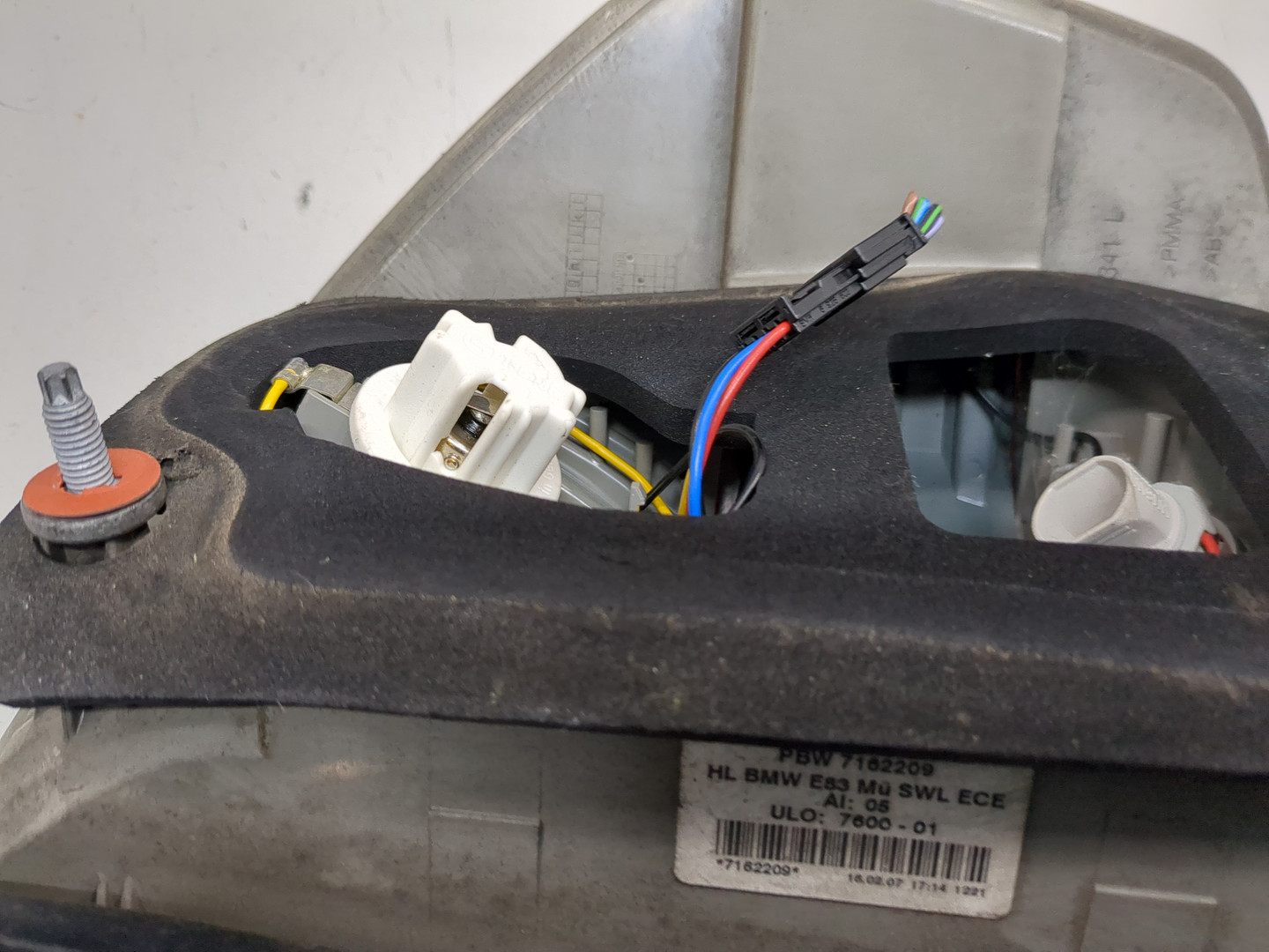 Фонарь задний левый