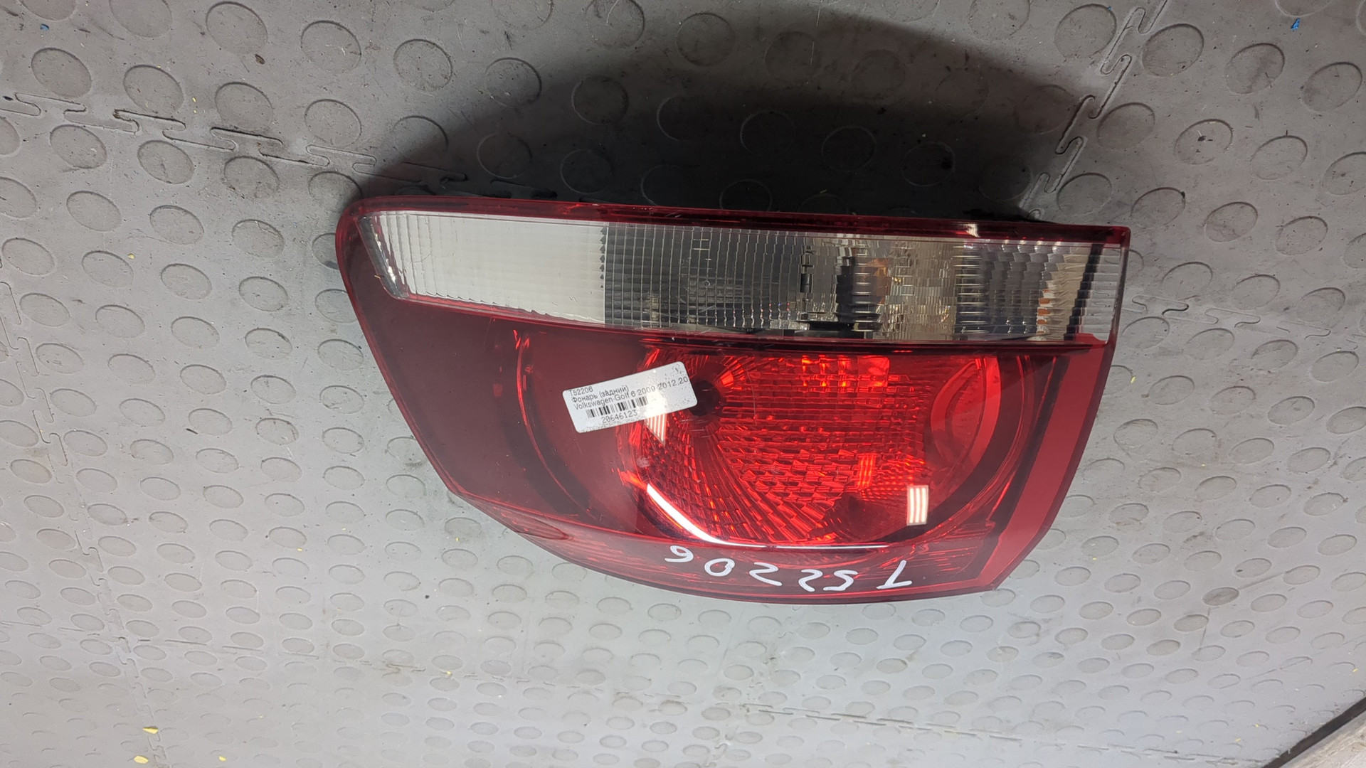 Фонарь задний правый