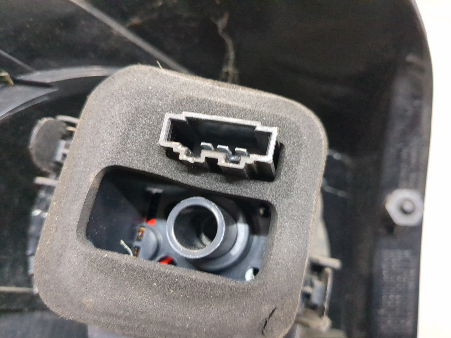 Фонарь задний правый