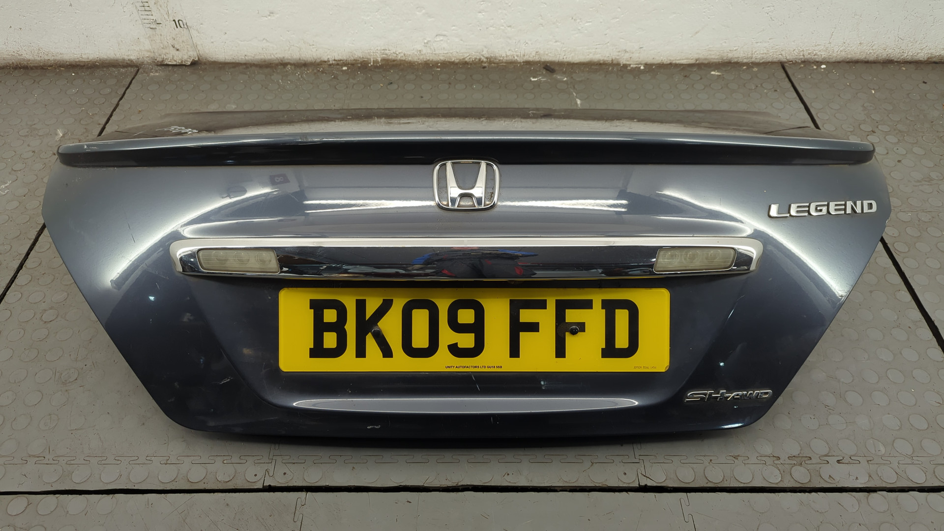 Дверь багажника