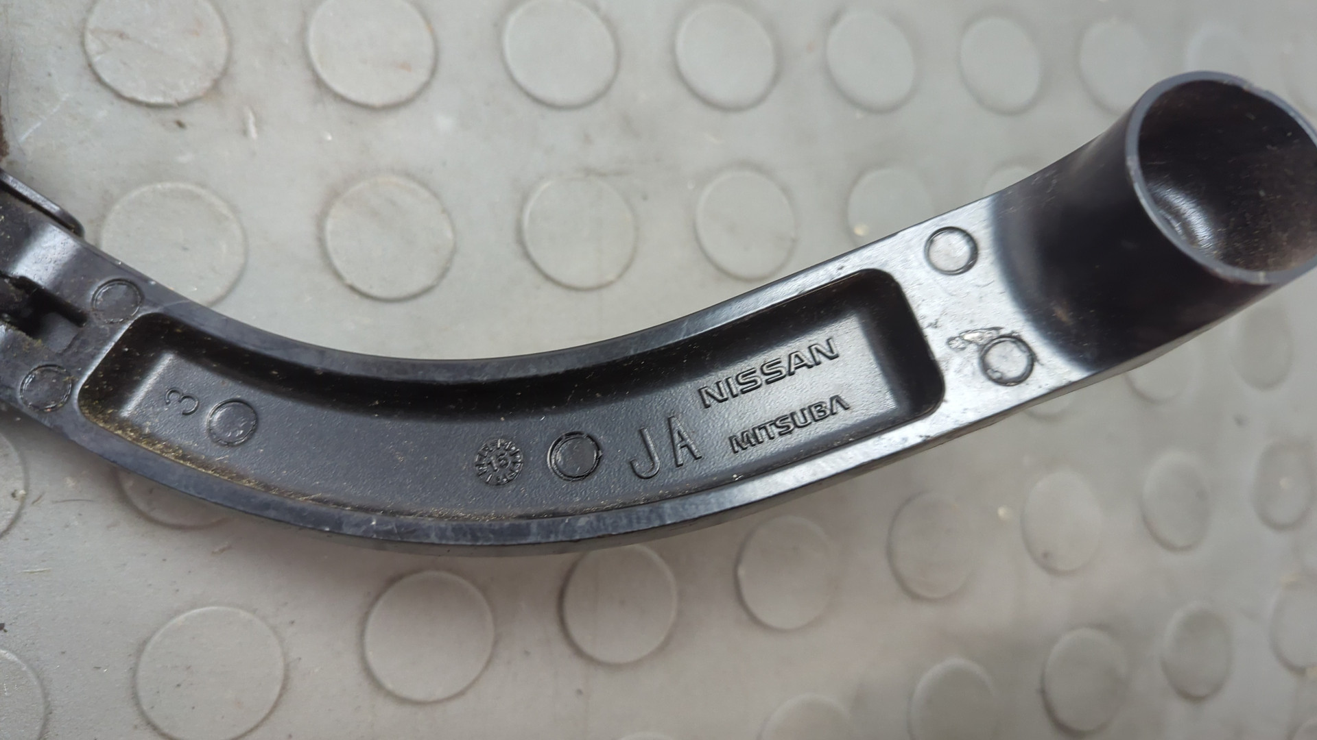 Поводок стеклоочистителя передний правый