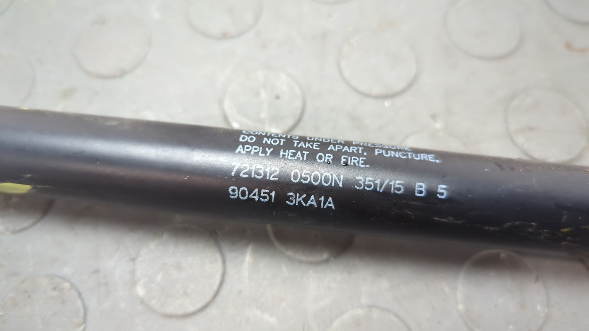 Амортизатор крышки багажника