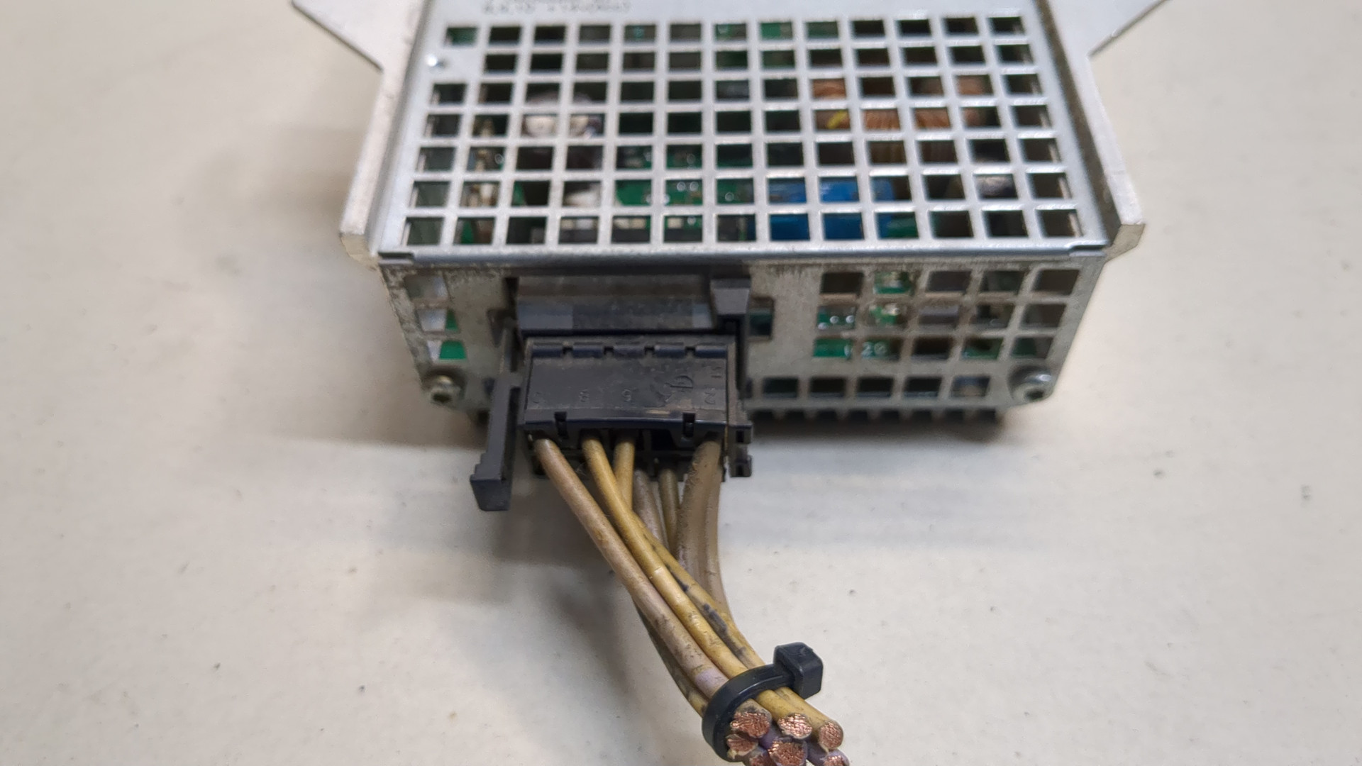 Преобразователь напряжения (адаптер)