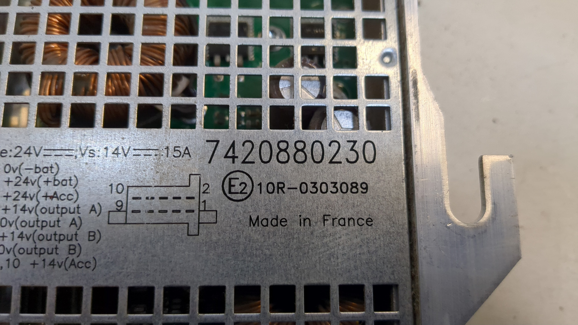 Преобразователь напряжения (адаптер)