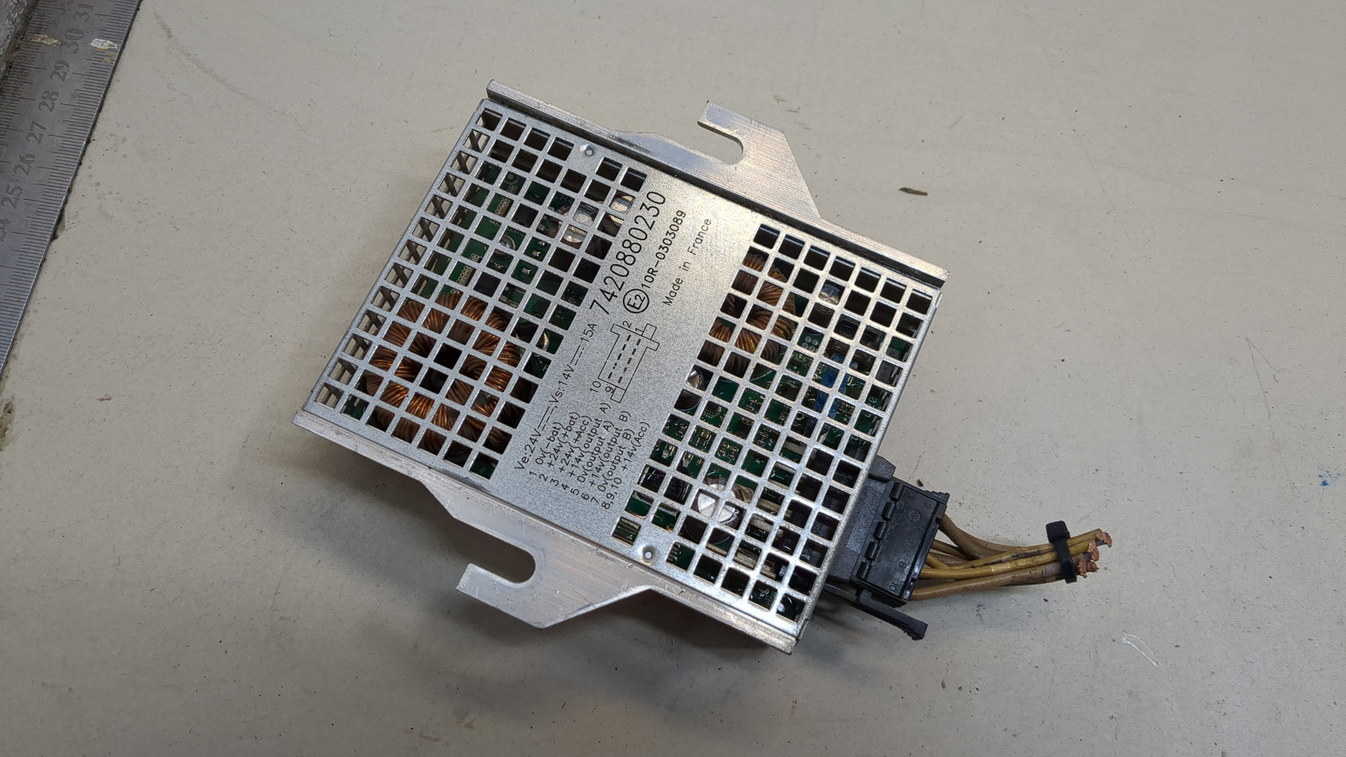 Преобразователь напряжения (адаптер)