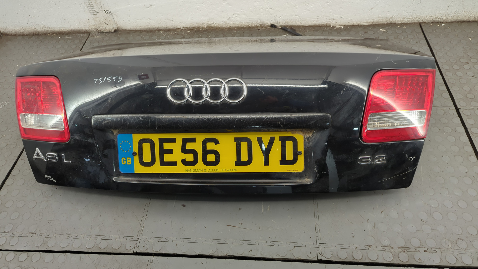 Дверь багажника