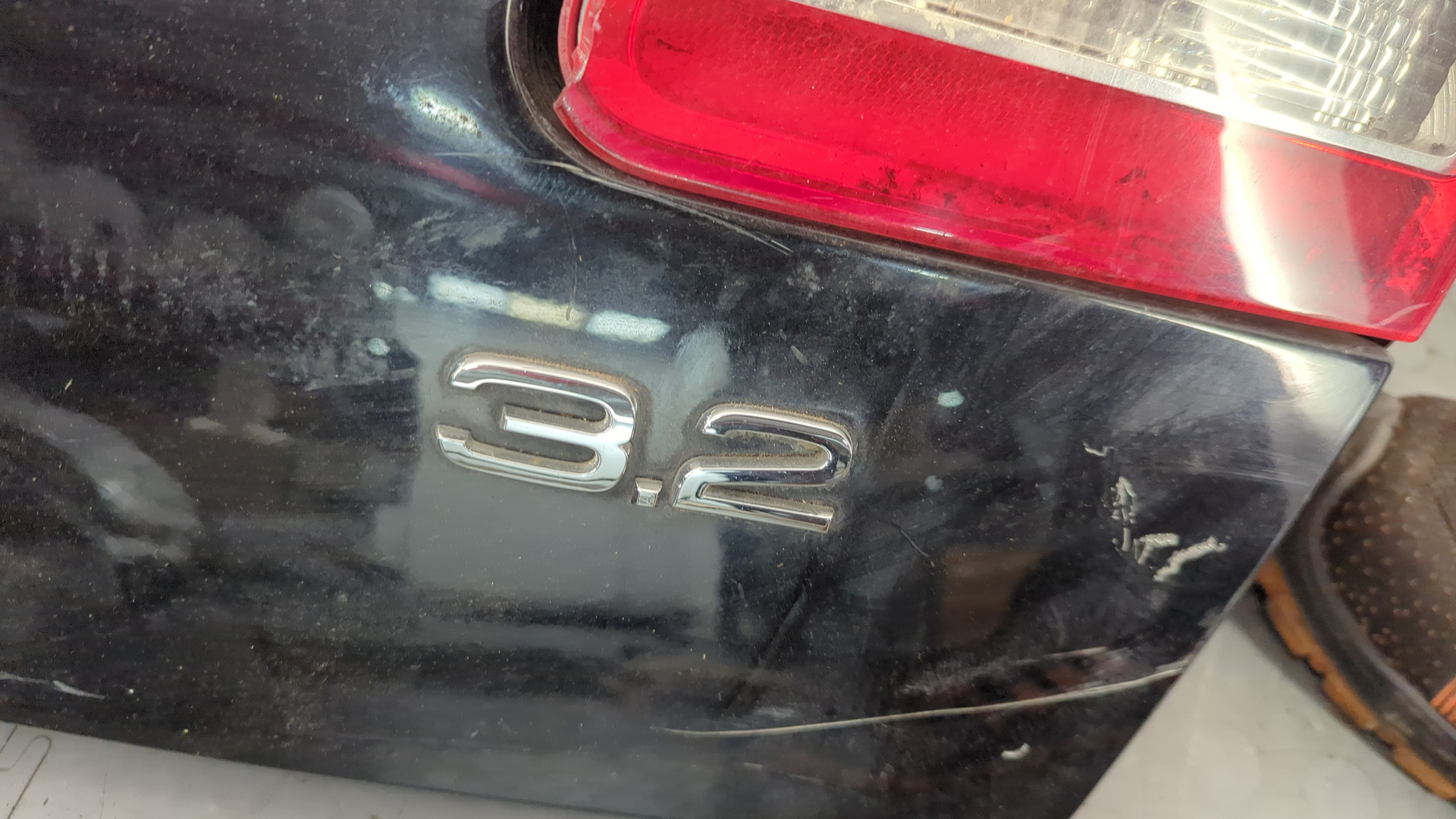 Дверь багажника