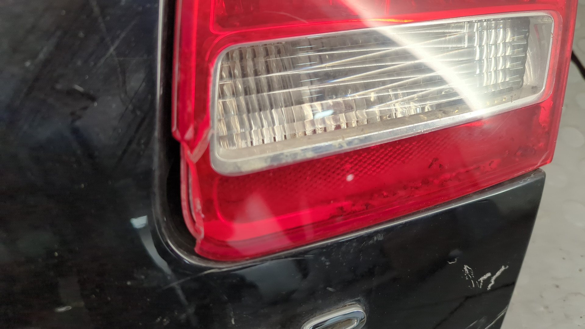 Дверь багажника