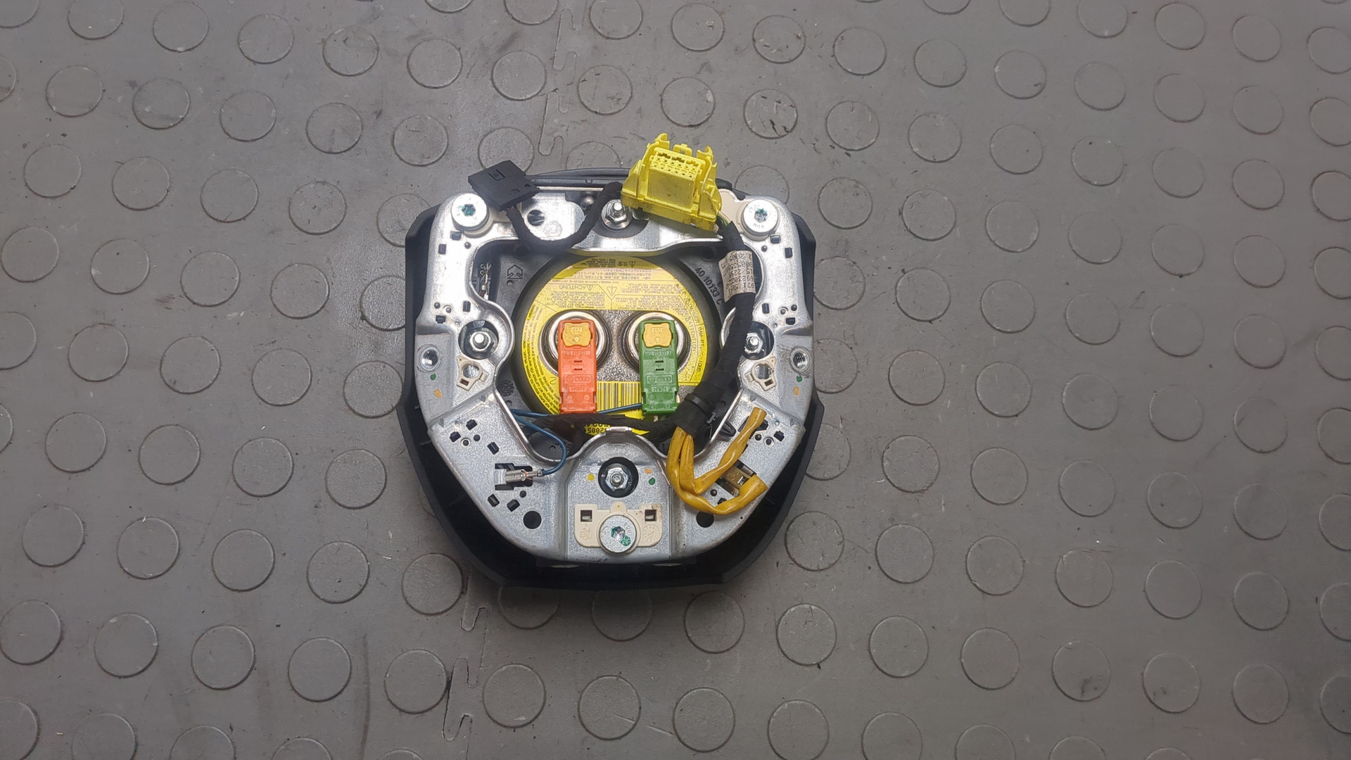 Подушка безопасности в рулевое колесо