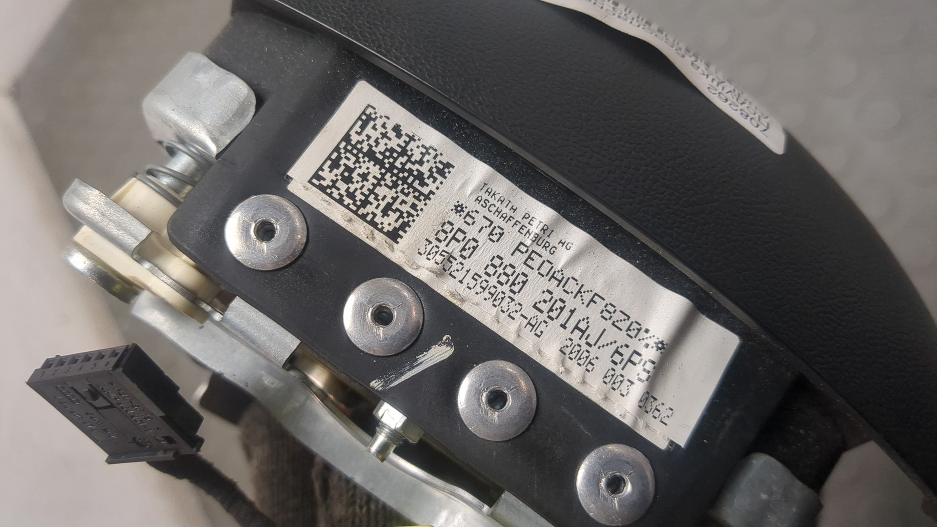 Подушка безопасности в рулевое колесо