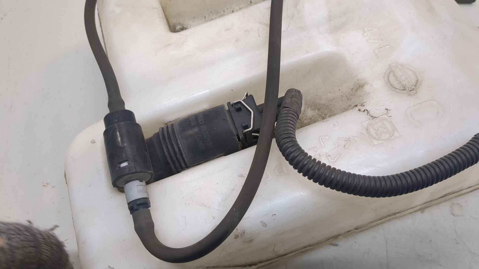 Бачок омывателя лобового стекла