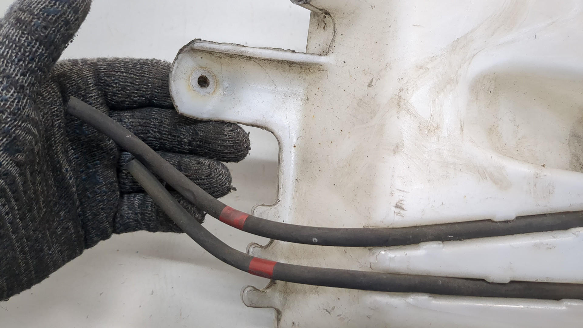 Бачок омывателя лобового стекла