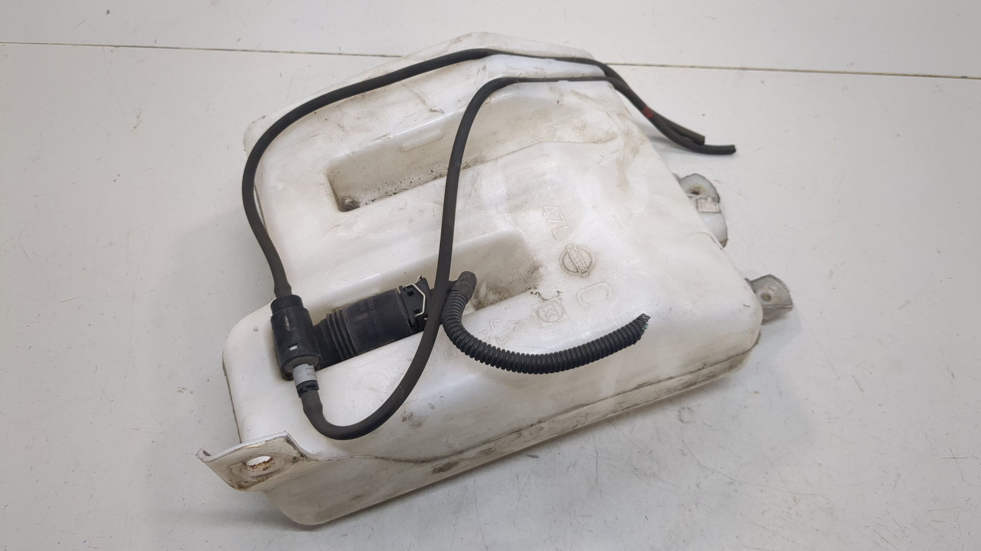 Бачок омывателя лобового стекла