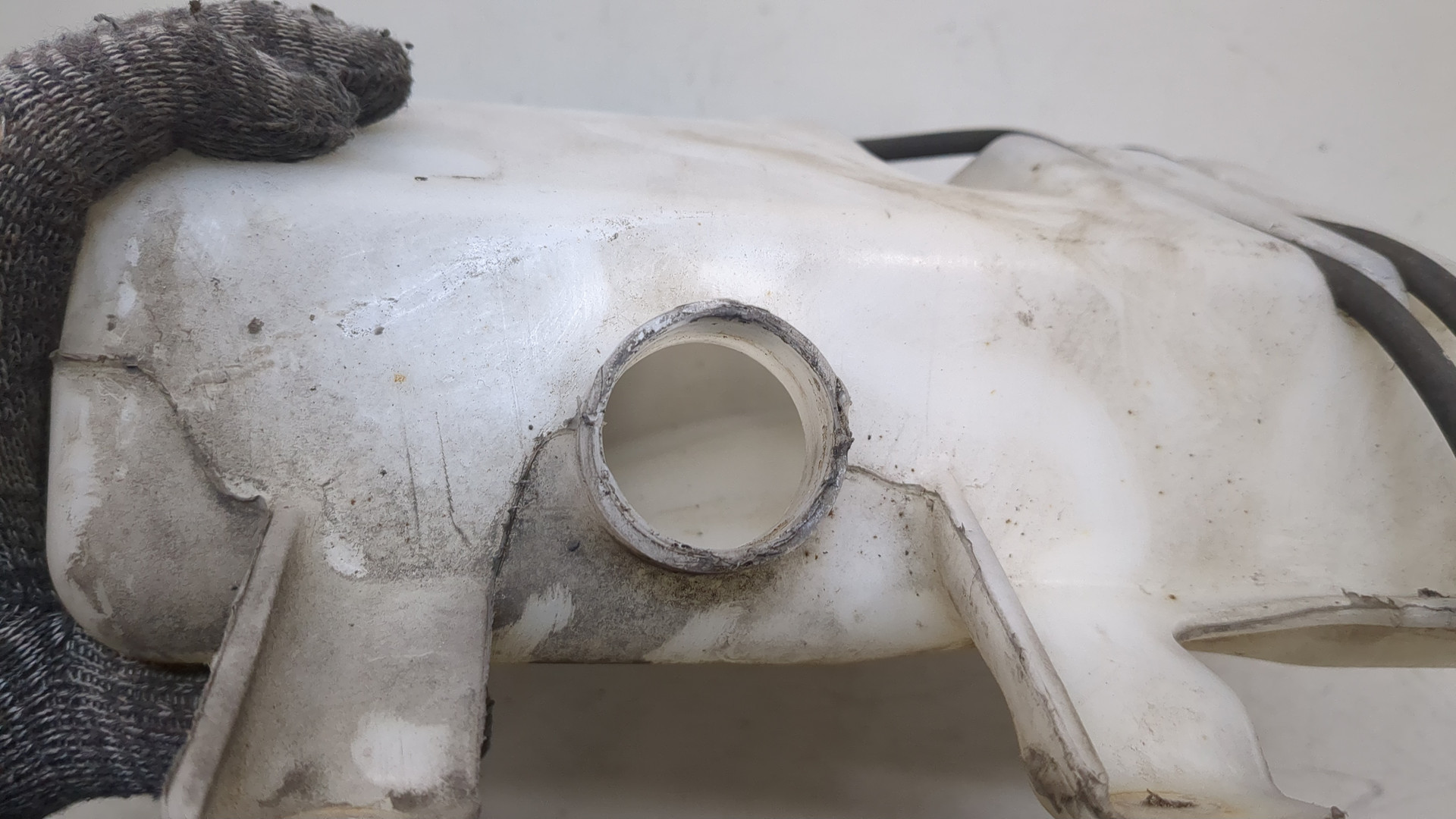 Бачок омывателя лобового стекла