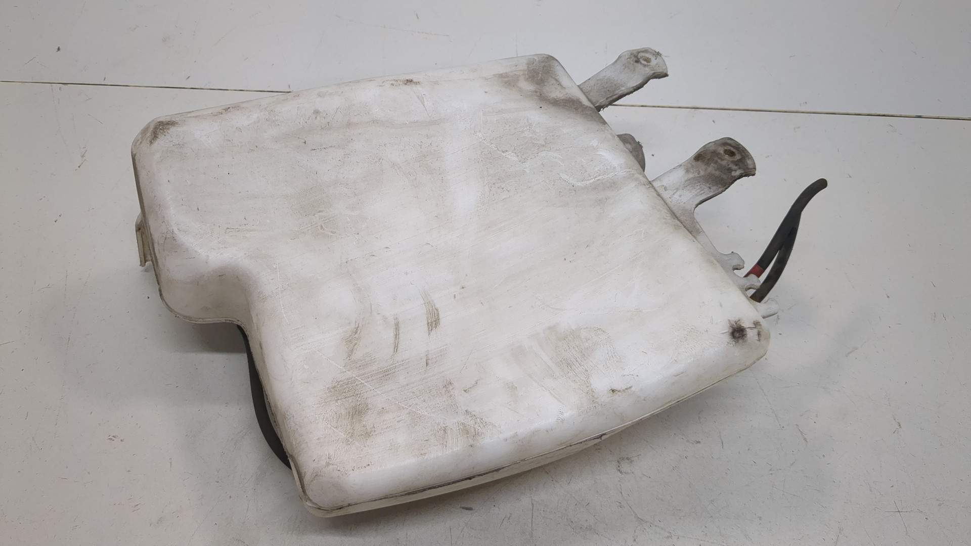 Бачок омывателя лобового стекла