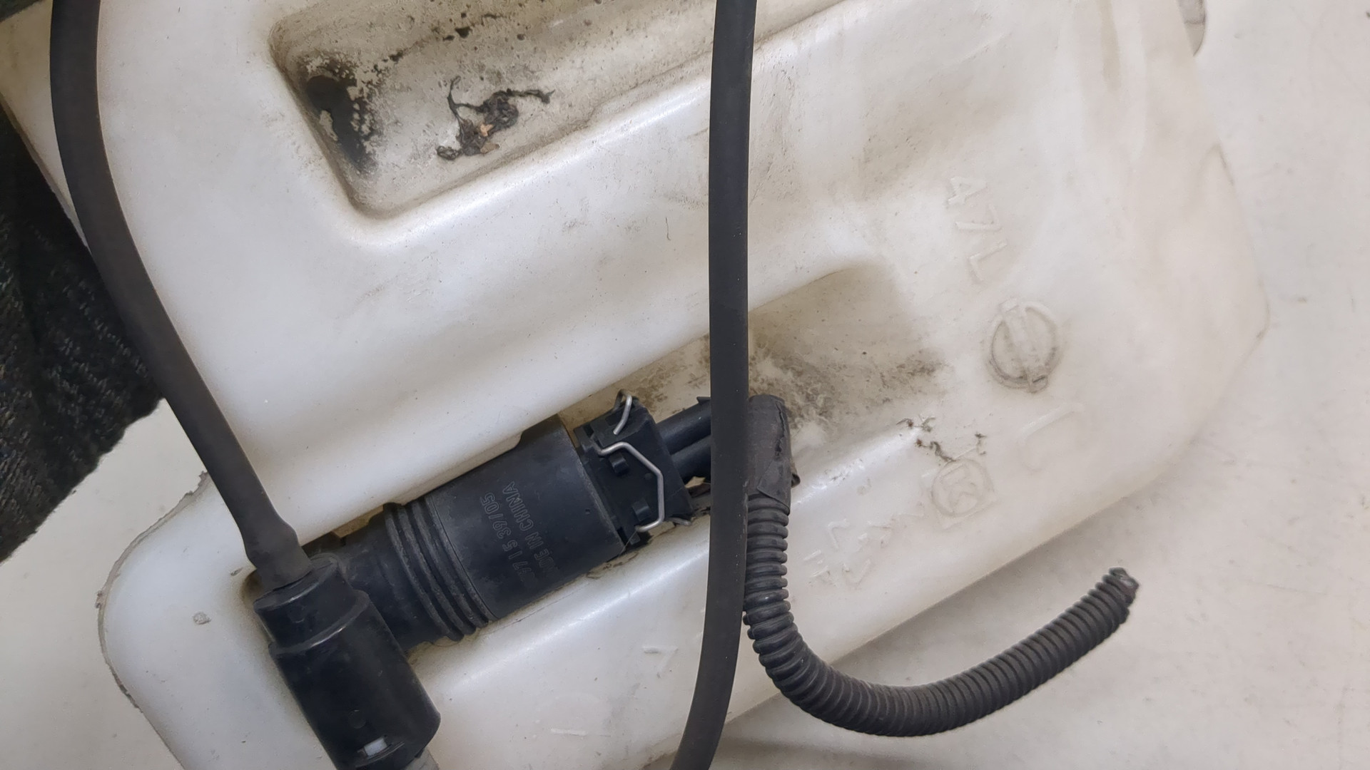 Бачок омывателя лобового стекла