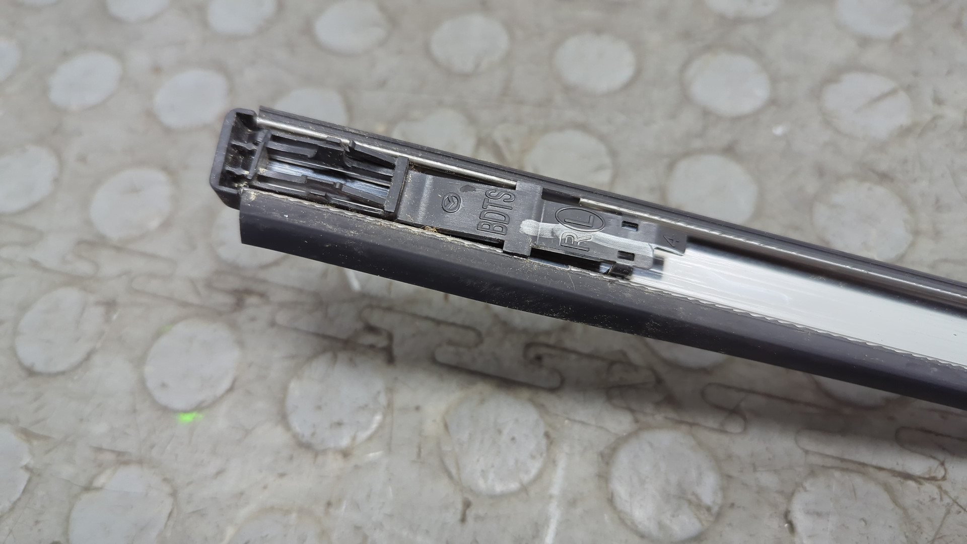 Молдинг крыши левый