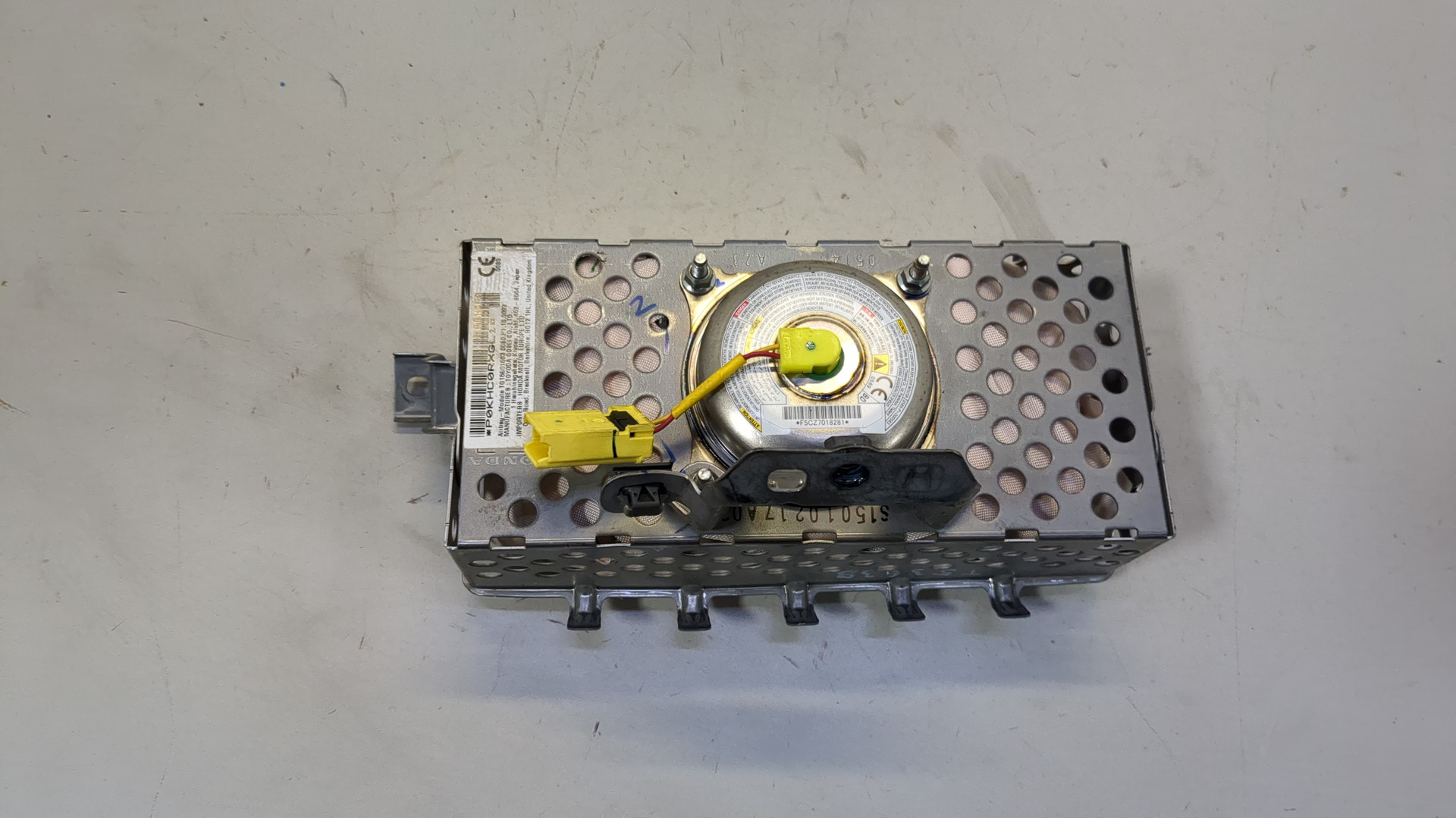 Подушка безопасности пассажирская (в торпедо)