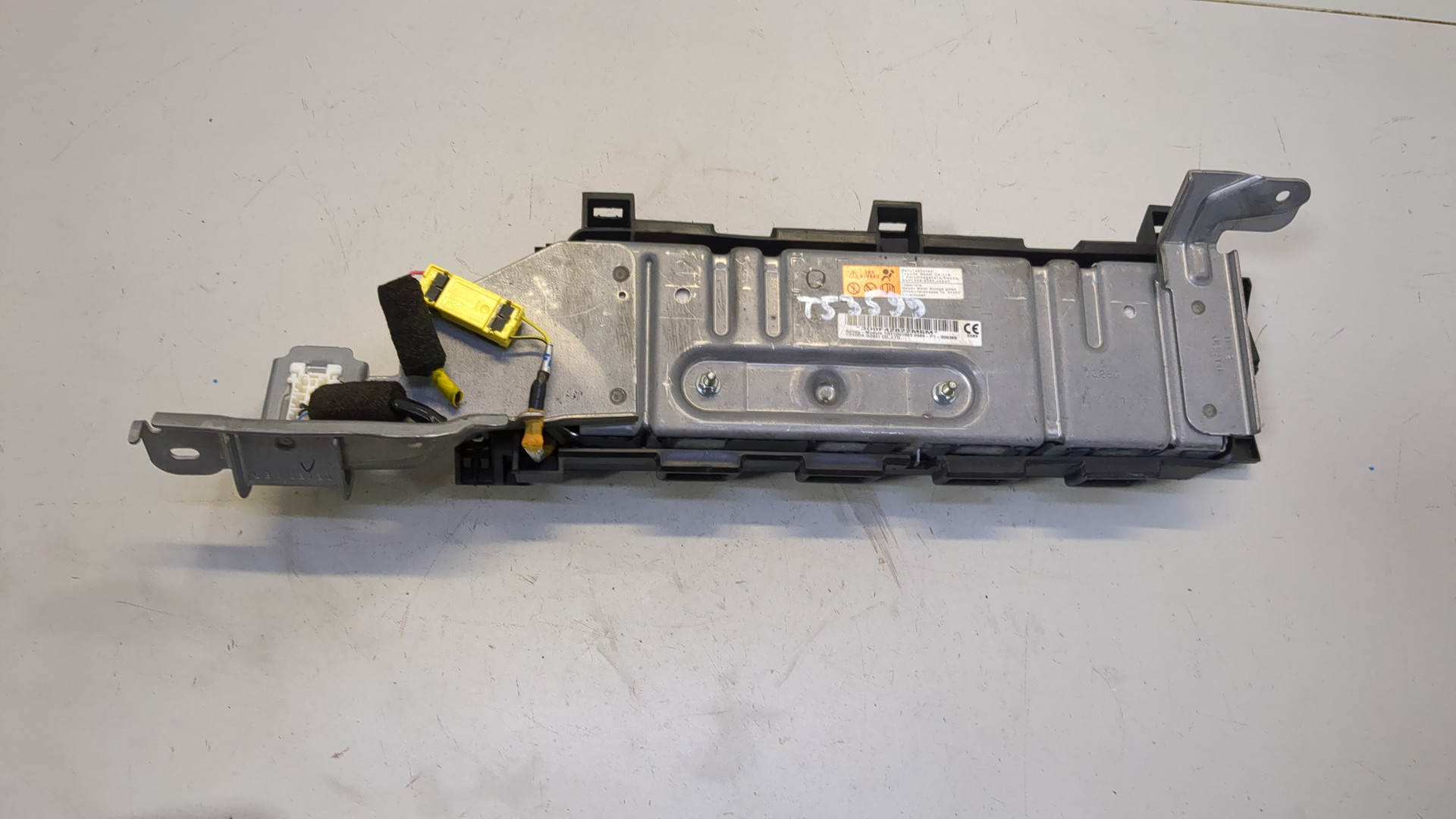 Подушка безопасности нижняя (для колен)