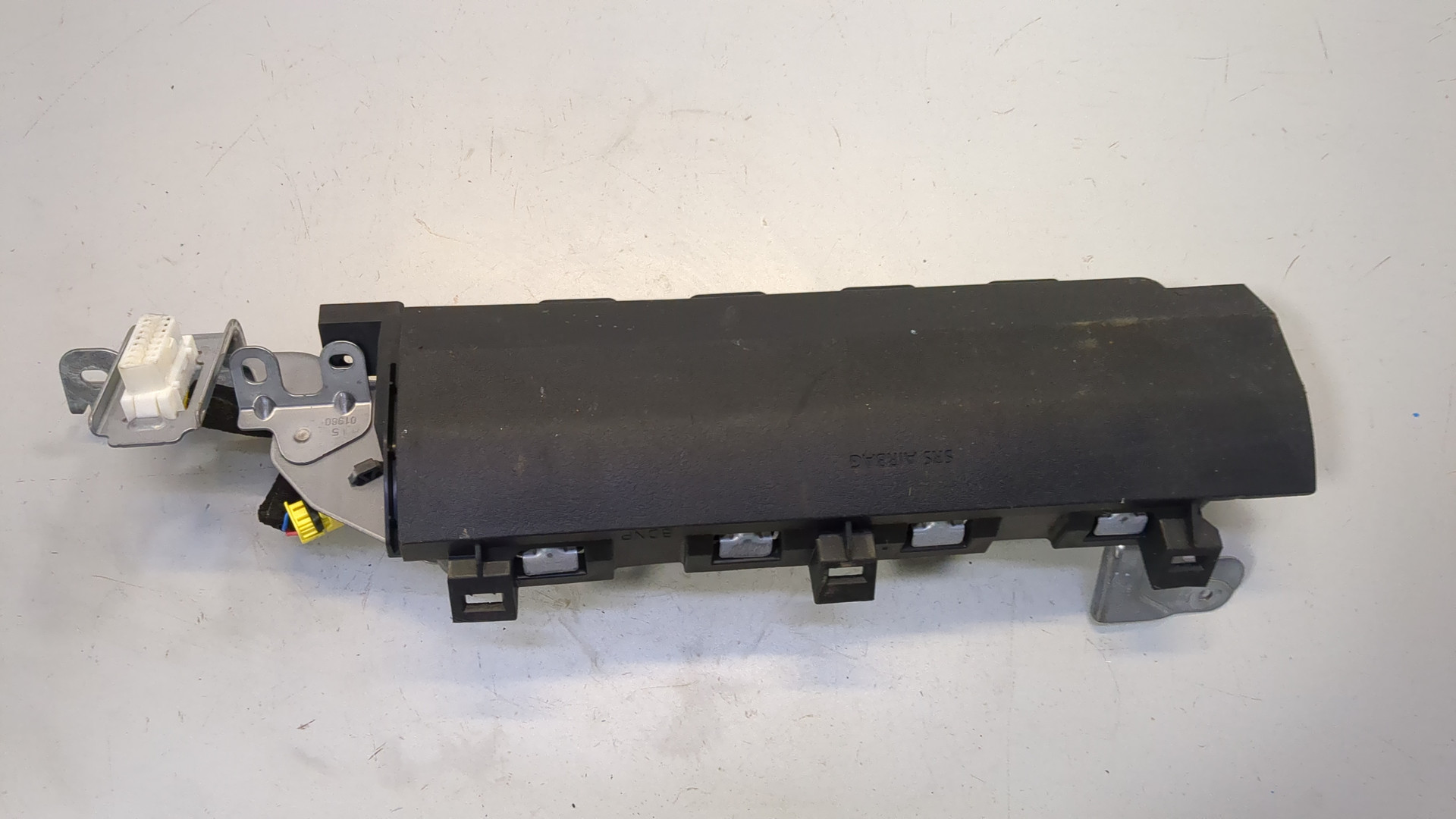 Подушка безопасности нижняя (для колен)