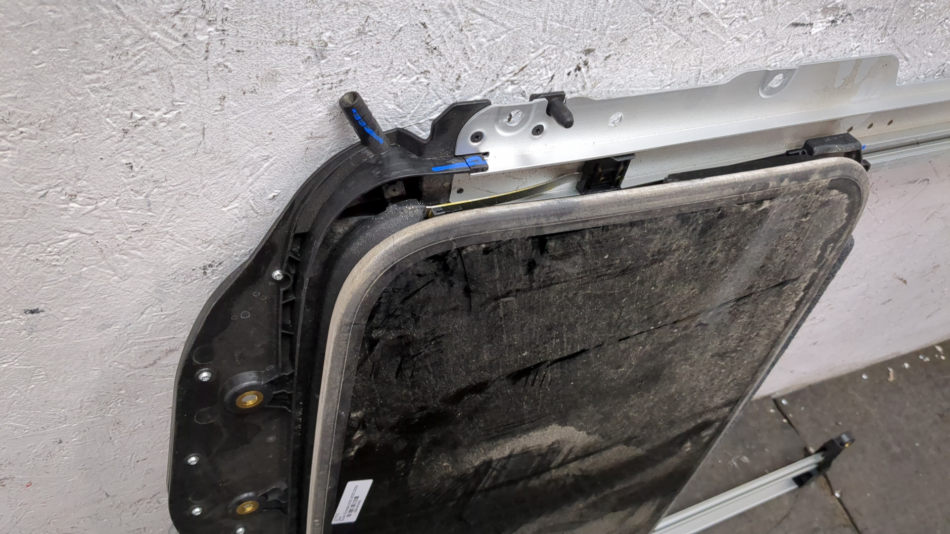 Люк в сборе электрический