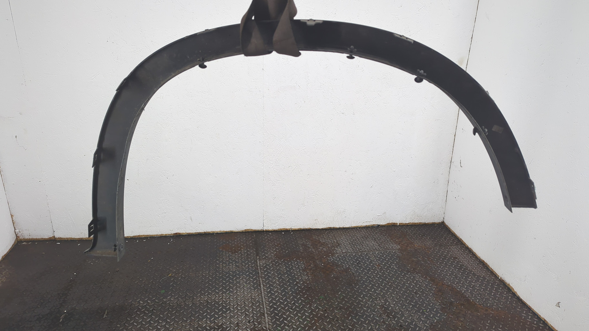 Накладка переднего крыла левого