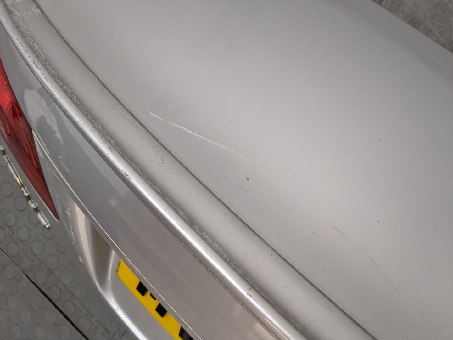 Дверь багажника