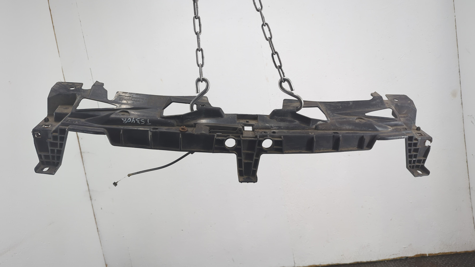 Кожух замка капота