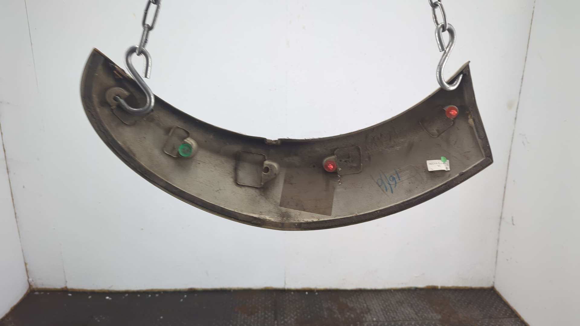 Накладка заднего крыла левого