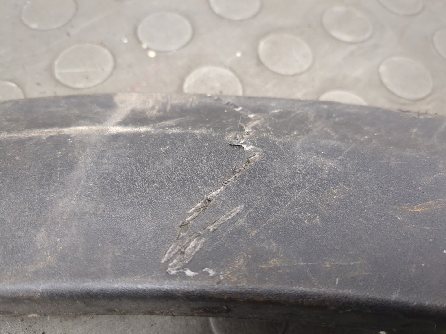 Накладка переднего крыла правого