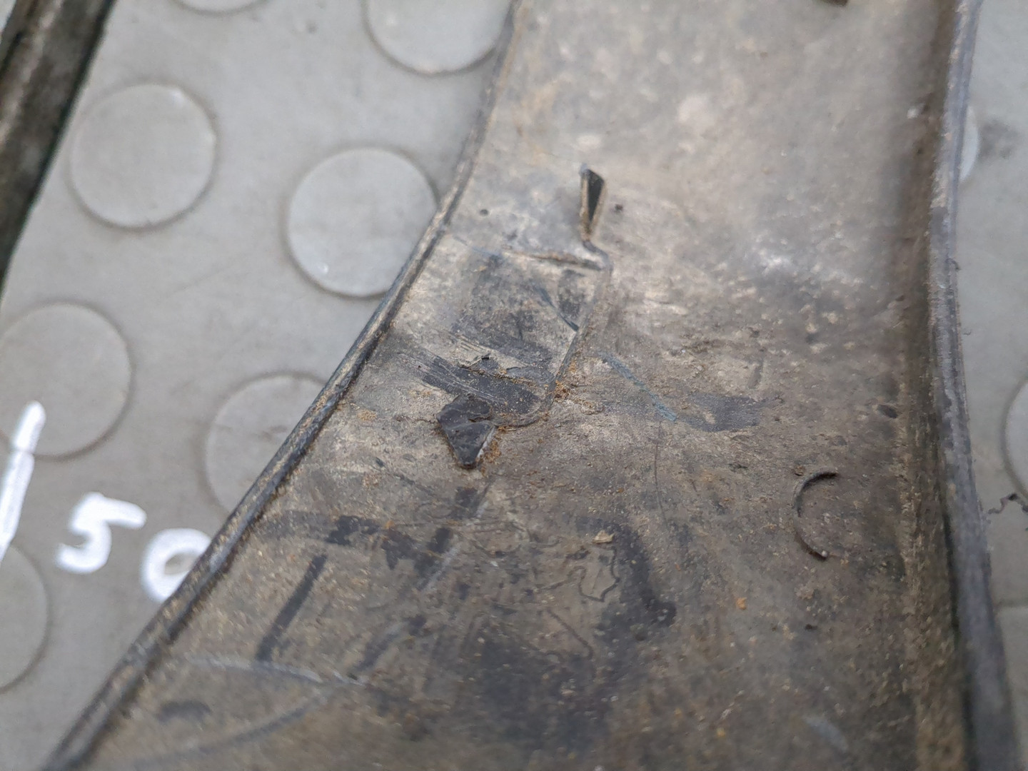 Накладка переднего крыла правого