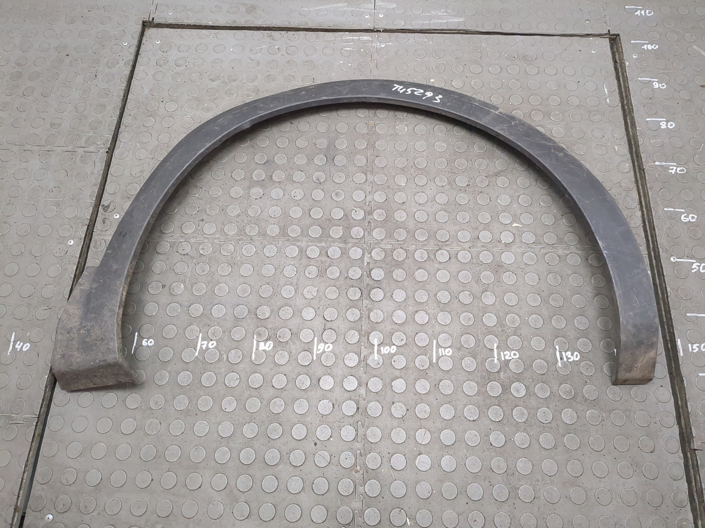 Накладка переднего крыла правого