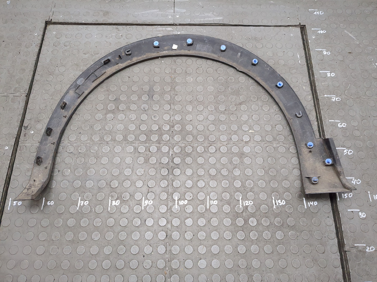 Накладка переднего крыла правого