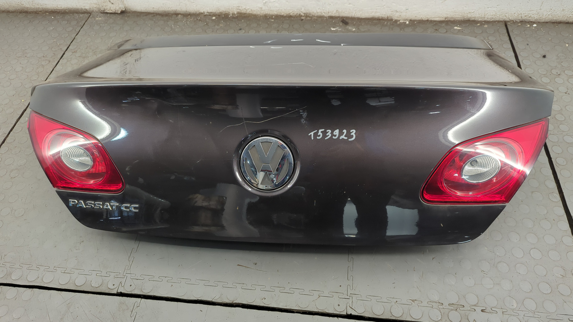 Дверь багажника